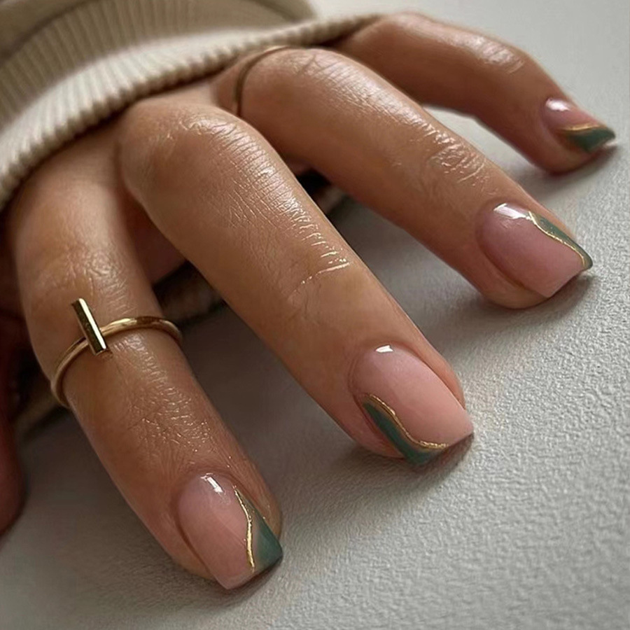 أظافر صناعية قصيرة للنساء والف - مراجعة Nail Art Press On وسعره