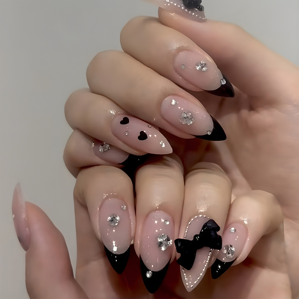 24 قطعة يمكن ارتداؤها اضغط على - مراجعة Nail Art Press On وسعره